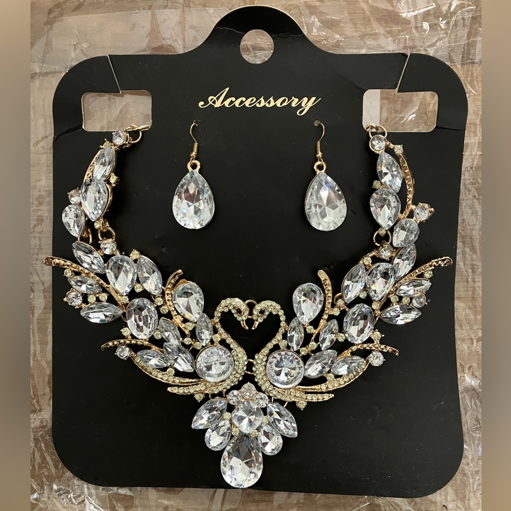 Swan Necklace & Earrings Set